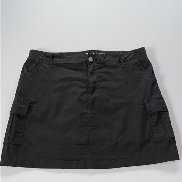 Lee mid rise Black Cargo Skort size 14 - Picture 1 of 14